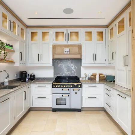 Avalon - Bedzy Luxury ヴィラ *