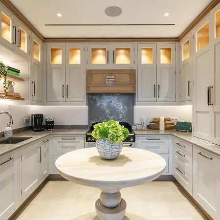 Avalon - Bedzy Luxury ヴィラ アルマンシル